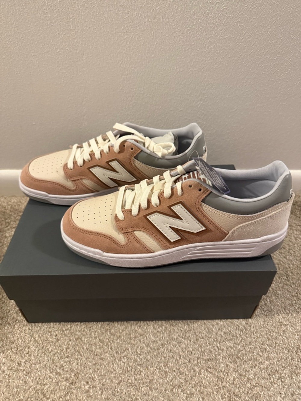 New Balance Men's Cream & Brown Low-Top Sneakers